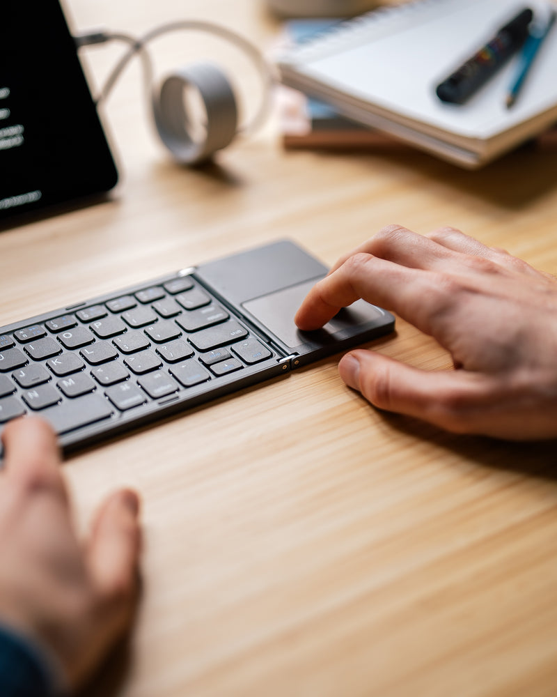 Tastiera da viaggio Bluetooth, pieghevole con touchpad