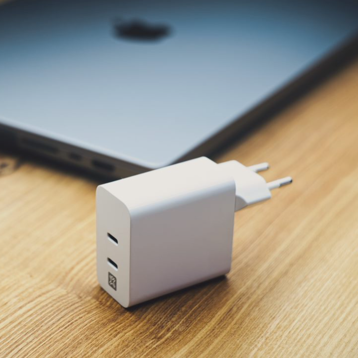 65 Watts Double USB-C power delivery wall charger
